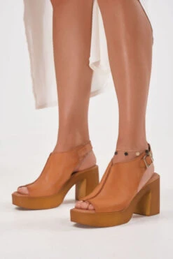 LUIGI DESIGN - Δερμάτινα Clogs Peep Toe με Τόκα