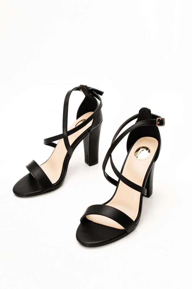 LUIGI DESIGN - Πέδιλα με Κλείστή Φτέρνα & Χιαστί Λουριά 1 LUIGI DESIGN - Πέδιλα με Κλείστή Φτέρνα & Χιαστί Λουριά