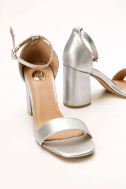 LUIGI DESIGN - Πέδιλα με Λουριά & Μπαρέτα -Papoutsi Greece luigi design pedila me louria mpareta 65455 h814