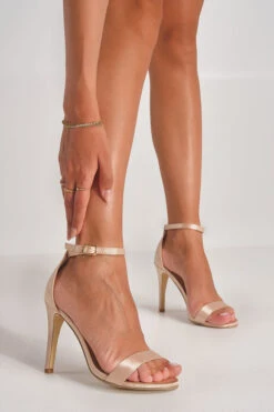 LUIGI DESIGN - Πέδιλα με Μπαρέτα