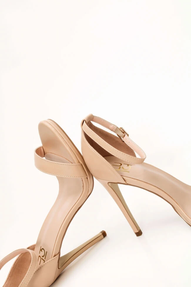 LUIGI DESIGN - Πέδιλα με κλειστή φτέρνα και χαμηή φιάπα 3 LUIGI DESIGN - Πέδιλα με κλειστή φτέρνα και χαμηή φιάπα - Image 3