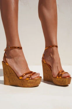 LUIGI DESIGN - Πλατφόρμες με Φελλό & Λοξά Λουράκια -Papoutsi Greece luigi design platformes me fello loksa lourakia 94427 vor0