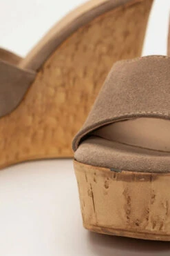LUIGI DESIGN - Πλατφόρμες Suede με Φελλό 7 LUIGI DESIGN - Πλατφόρμες Suede με Φελλό -Papoutsi Greece luigi design platformes suede me fello 93417 4nl8