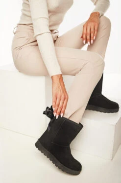 Μποτάκια με Εσωτερική Επένδυση Γούνας & Φιόγκο