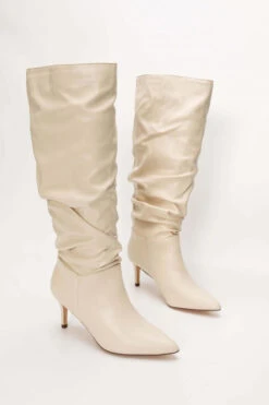 Μπότες Μυτερές με Σούρα