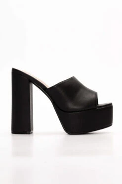 Mules Μονόχρωμα με Φιάπα