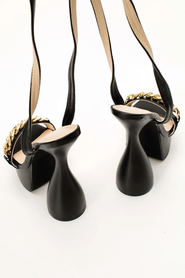 Πέδιλα με Ιδιαίτερο Τακούνι & Διακοσμητική Αλυσίδα 3 Πέδιλα με Ιδιαίτερο Τακούνι & Διακοσμητική Αλυσίδα - Image 3