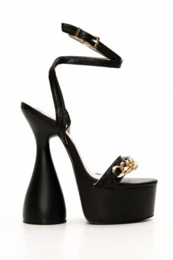 Πέδιλα με Ιδιαίτερο Τακούνι & Διακοσμητική Αλυσίδα