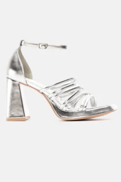 Πέδιλα με Κλειστή Φτέρνα & Λουριά