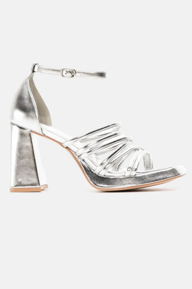 Πέδιλα με Κλειστή Φτέρνα & Λουριά 1 Πέδιλα με Κλειστή Φτέρνα & Λουριά