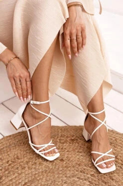 Πέδιλα με Κλειστή Φτέρνα & Χιαστί Λουράκια