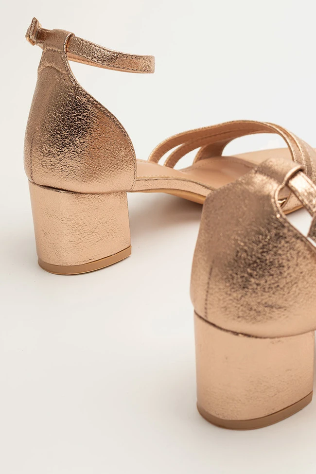 Πέδιλα με Λοξά Λουράκια & Μπαρέτα 4 Πέδιλα με Λοξά Λουράκια & Μπαρέτα - Image 4