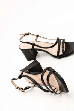 Πέδιλα με Μεσαίο Τακούνι & Λουράκια -Papoutsi Greece pedila me mesaio takouni lourakia 69825 33ly