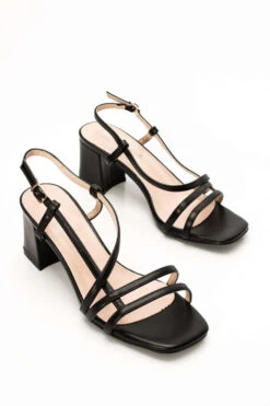 Πέδιλα με Μεσαίο Τακούνι & Λουράκια