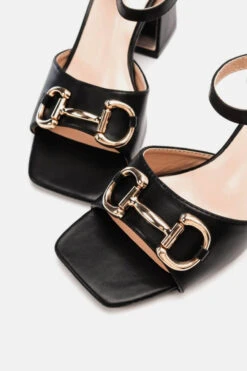 Πέδιλα με Τετράγωνη Μύτη & Διακοσμητική Αγκράφα 8 Πέδιλα με Τετράγωνη Μύτη & Διακοσμητική Αγκράφα -Papoutsi Greece pedila me tetragwni muti diakosmitiki agkrafa 90371 vo8o