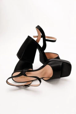 Πέδιλα με Τετράγωνο Τακούνι & Φιάπα -Papoutsi Greece pedila me tetragwno takouni fiapa 67981 ftx9