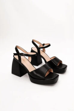 Πέδιλα με Τετράγωνο Τακούνι & Φιάπα