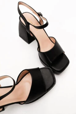 Πέδιλα με Τετράγωνο Τακούνι & Φιάπα -Papoutsi Greece pedila me tetragwno takouni fiapa 67981 ty32