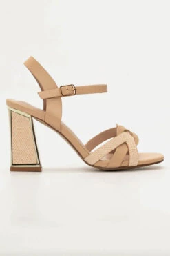 Πέδιλα με Χρυσή Λεπτομέρεια στο Τακούνι