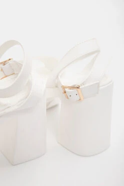 Πέδιλα με Τόκα 8 Πέδιλα με Τόκα -Papoutsi Greece platformes ekswfterna me toka 95367 ozge