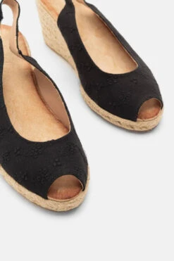 Πλατφόρμες Εσπαντρίγιες Peep Toe με Κέντημα 8 Πλατφόρμες Εσπαντρίγιες Peep Toe με Κέντημα -Papoutsi Greece platformes espantrigies peep toe me kentima 94971 anio