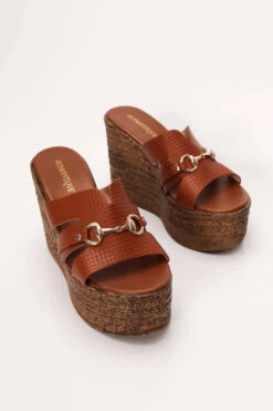 Πλατφόρμες με Διακοσμητική Αγκράφα -Papoutsi Greece platformes me diakosmitiki agkrafa 69169 03zz