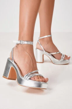 Πέδιλα με Μπαρέτα & Λουράκια