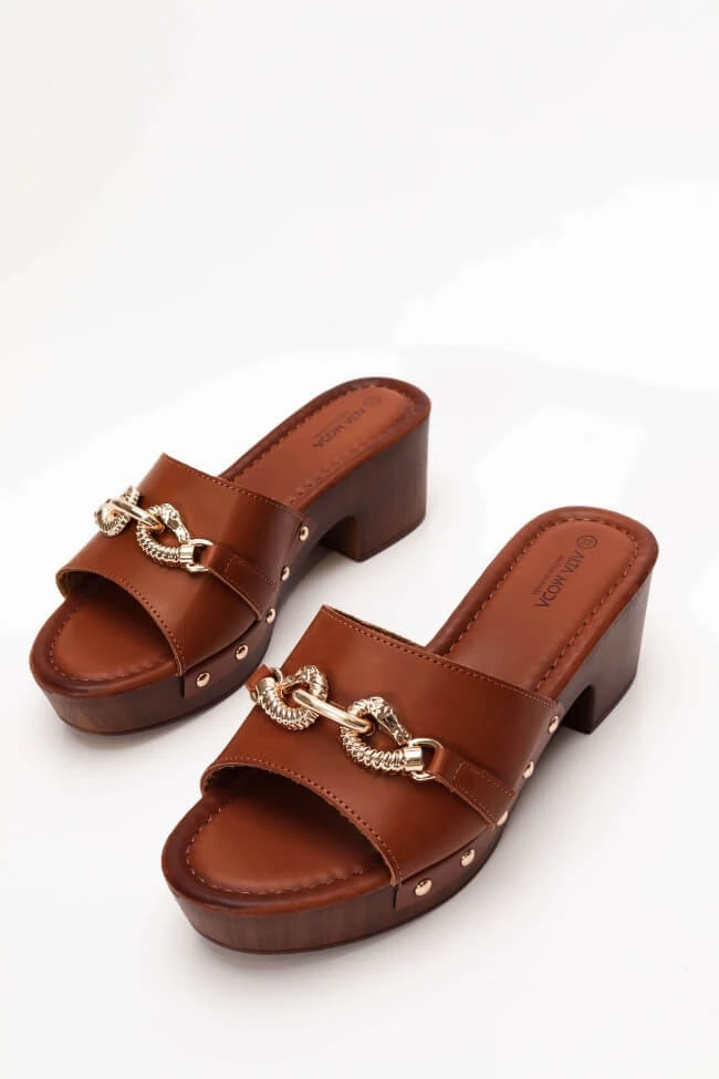 Clogs με Χρυσή Αγκράφα 1 Clogs με Χρυσή Αγκράφα